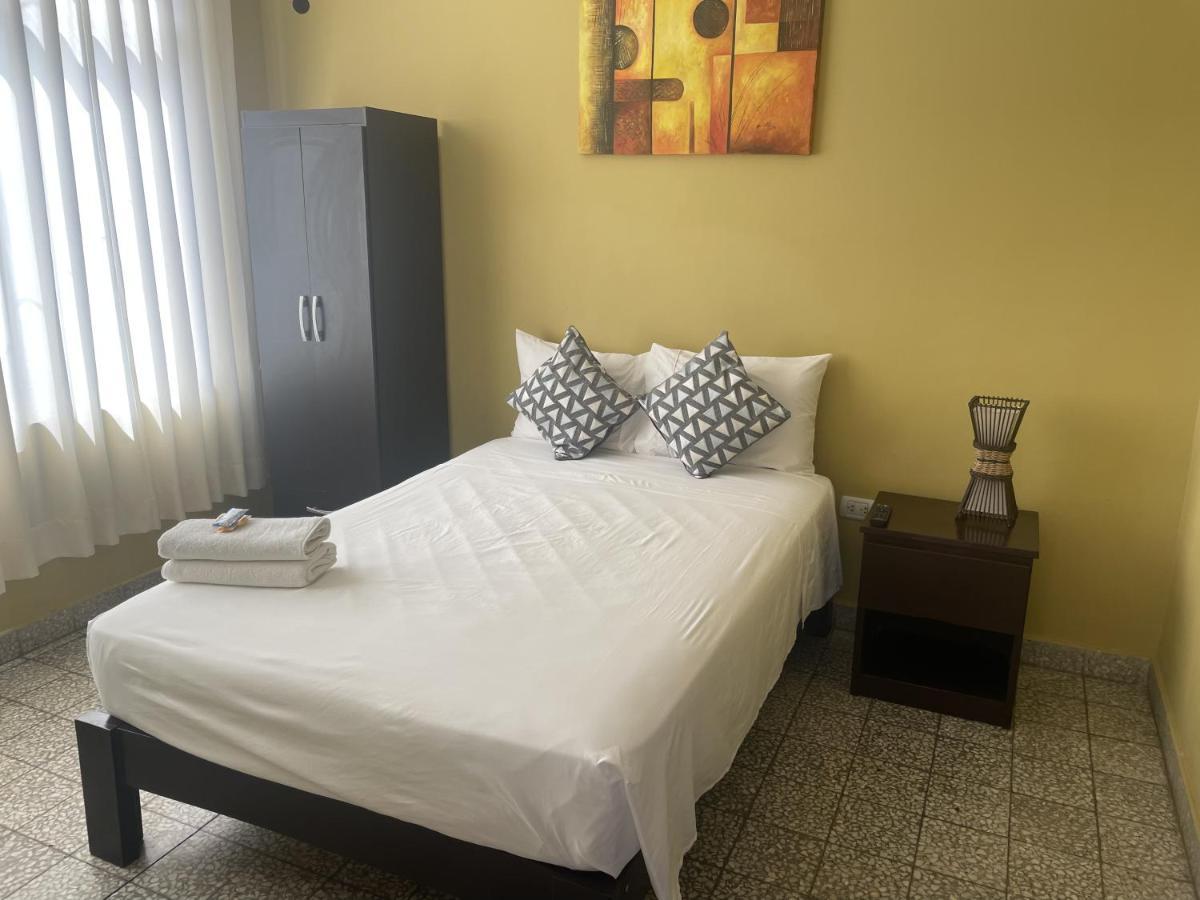 Hotel Calmelia Piura Bagian luar foto