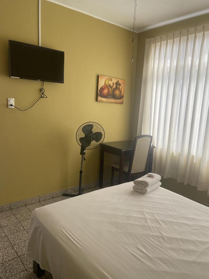 Hotel Calmelia Piura Bagian luar foto