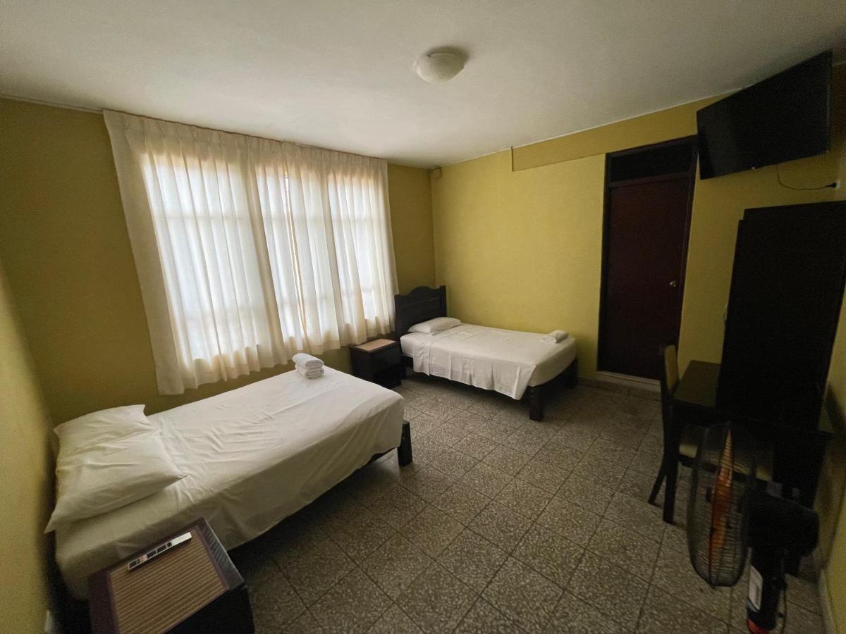Hotel Calmelia Piura Bagian luar foto